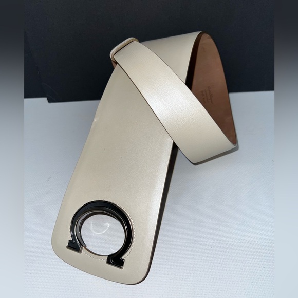 Salvatore Ferragamo cream Leather wide belt. Never worn. - Picture 5 of 8